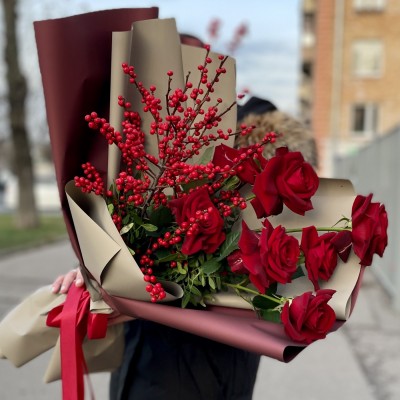 Авторский букет Зимняя вишня