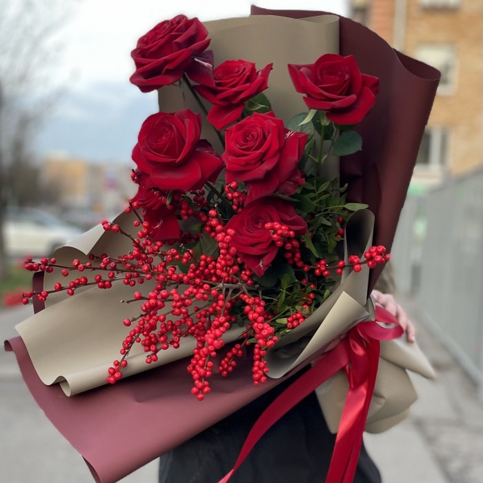 Авторский букет Зимняя вишня