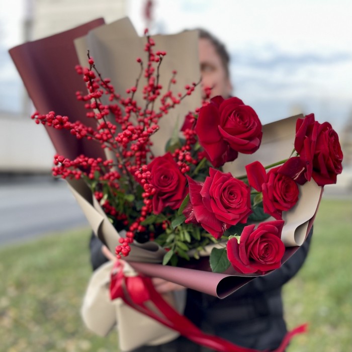 Авторский букет Зимняя вишня