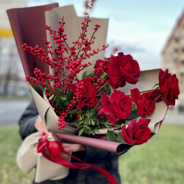 Авторский букет Зимняя вишня