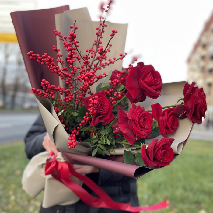 Авторский букет Зимняя вишня