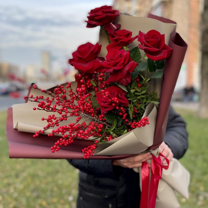 Авторский букет Зимняя вишня