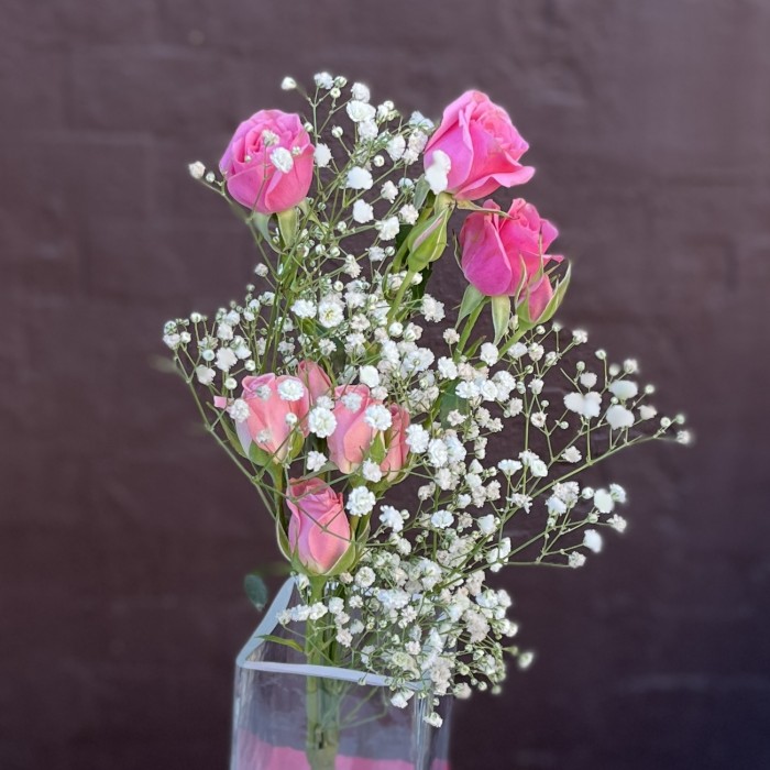 Настольная композиция в квадратной вазе Притяжение