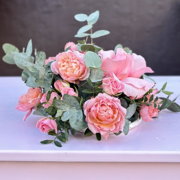 Настольная композиция на президиум с кустовой розой Джульетта