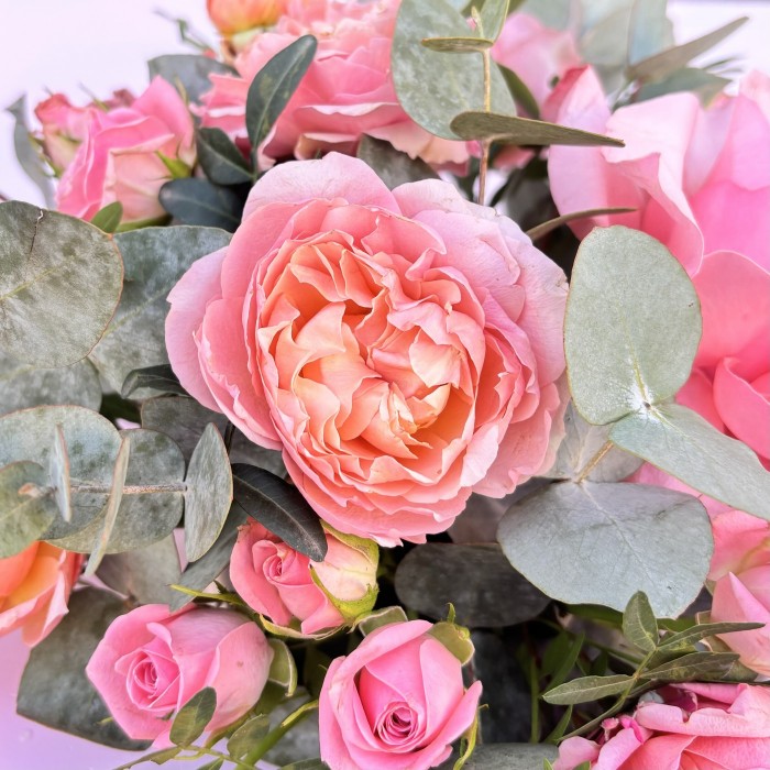 Настольная композиция на президиум с кустовой розой Джульетта