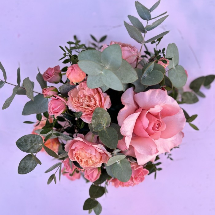 Настольная композиция на президиум с кустовой розой Джульетта