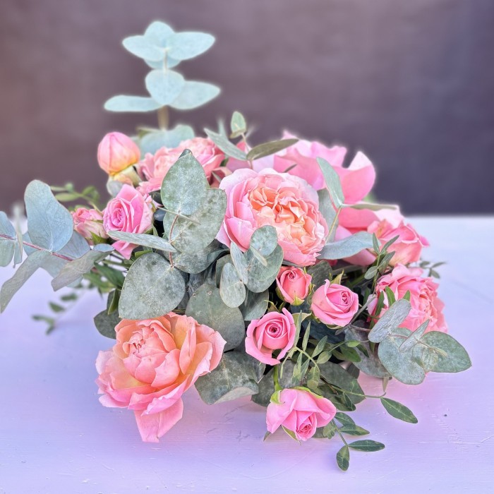 Настольная композиция на президиум с кустовой розой Джульетта