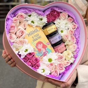 Нежная коробка сердце с медом и чаем Любимой Маме