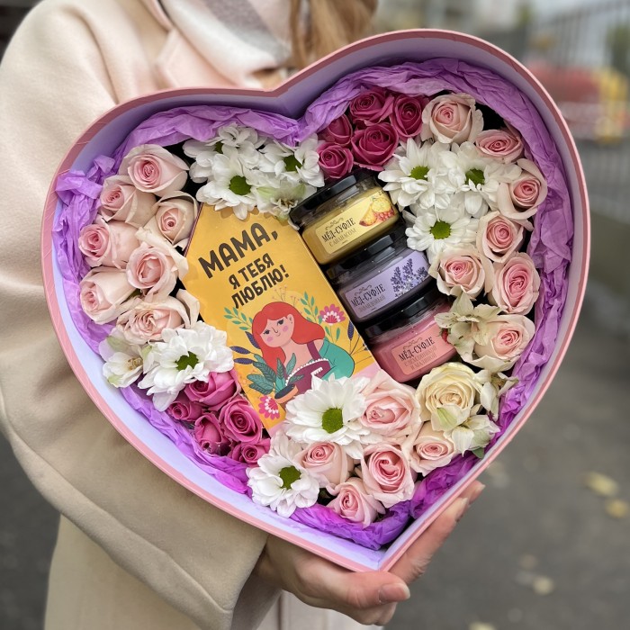 Нежная коробка сердце с медом и чаем Любимой Маме