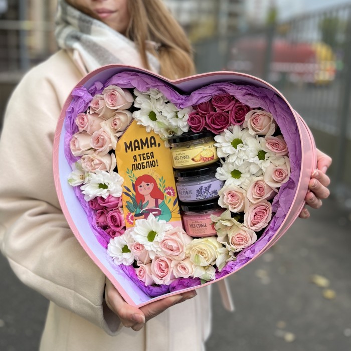 Нежная коробка сердце с медом и чаем Любимой Маме