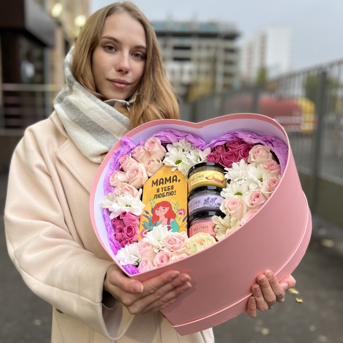 Нежная коробка сердце с медом и чаем Любимой Маме