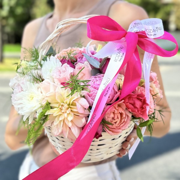 Нежная корзина с цветами MIX