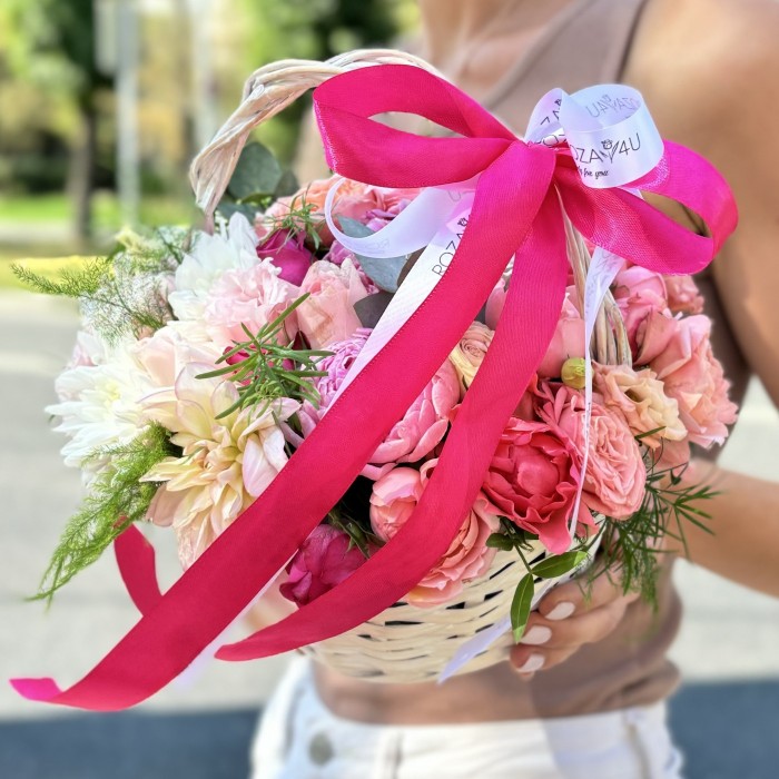 Нежная корзина с цветами MIX