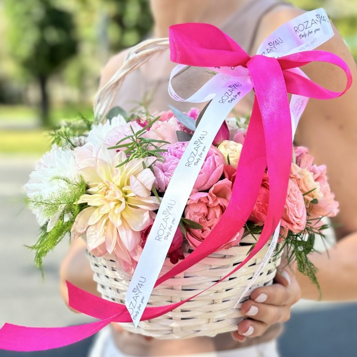 Нежная корзина с цветами MIX