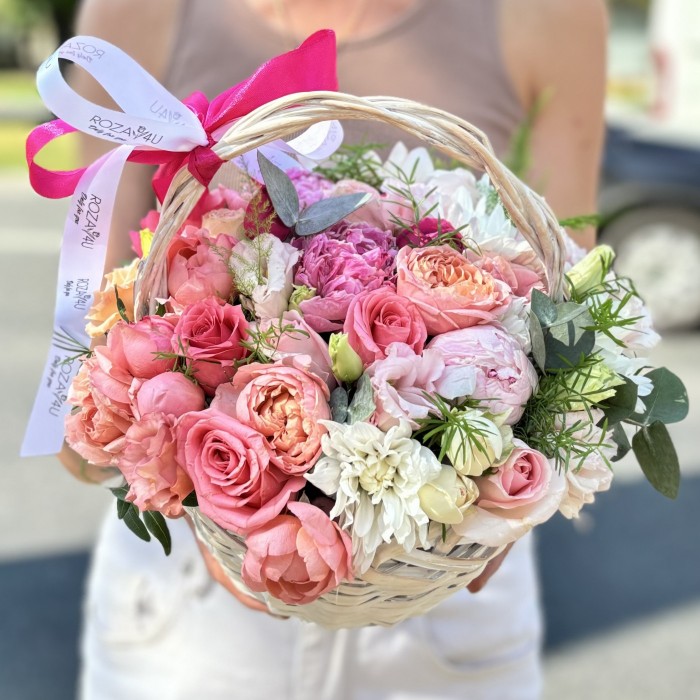 Нежная корзина с цветами MIX