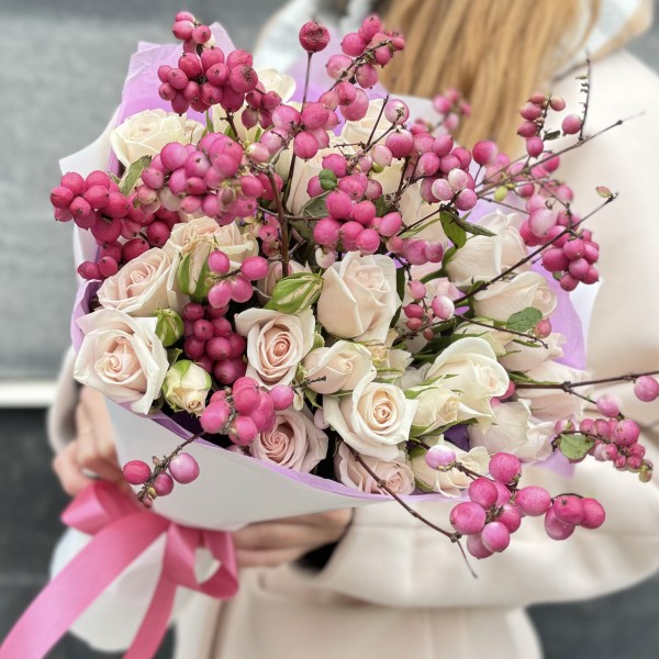 Нежный букет кустовых роз Жемчужная свадьба