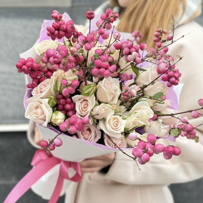 Нежный букет кустовых роз Жемчужная свадьба