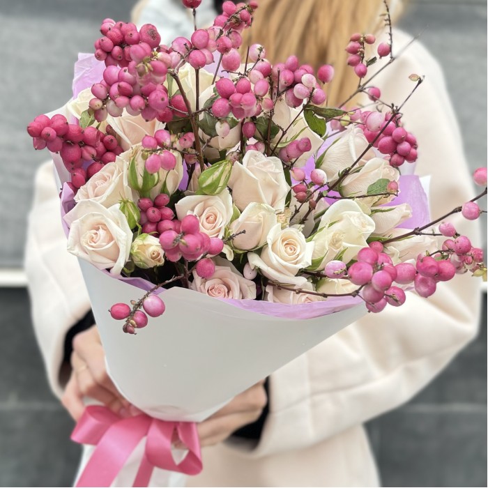 Нежный букет кустовых роз Жемчужная свадьба