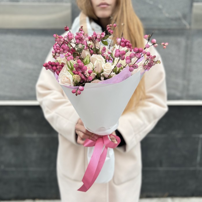 Нежный букет кустовых роз Жемчужная свадьба