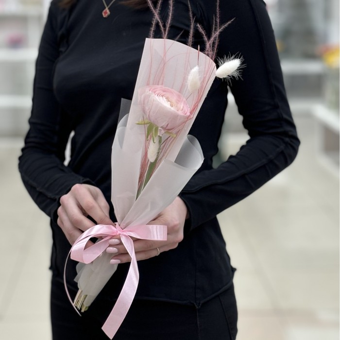 Нежный ранункулюс в упаковке