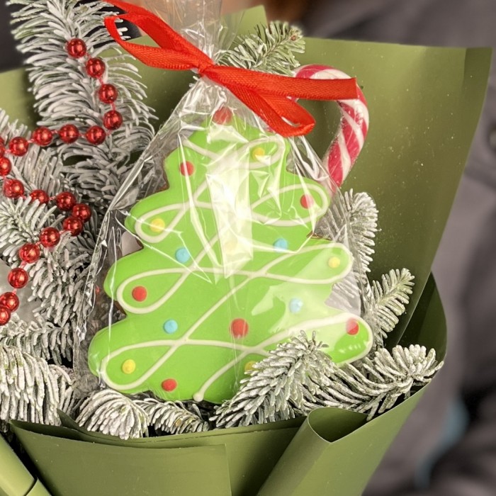 Новогодний корпоративный букет с пряником Елочка