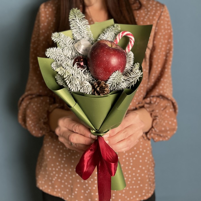 Новогодний корпоративный букет с яблоком