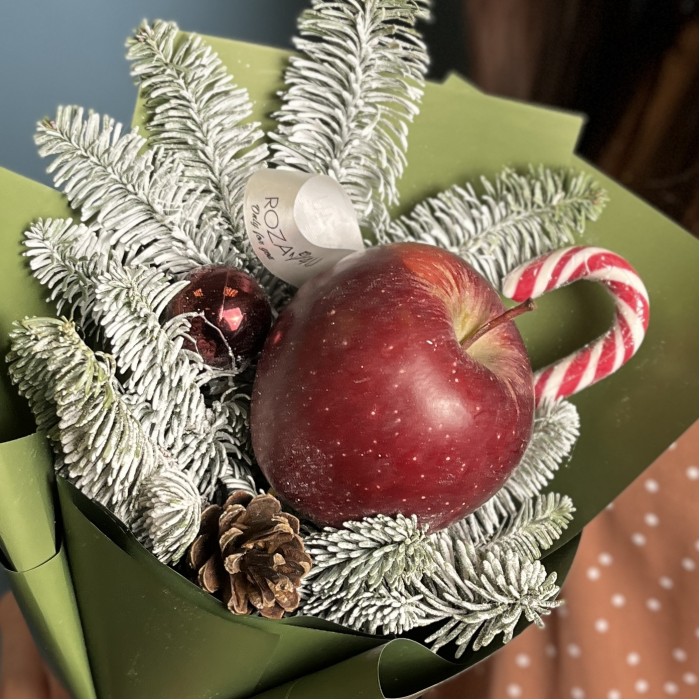Новогодний корпоративный букет с яблоком