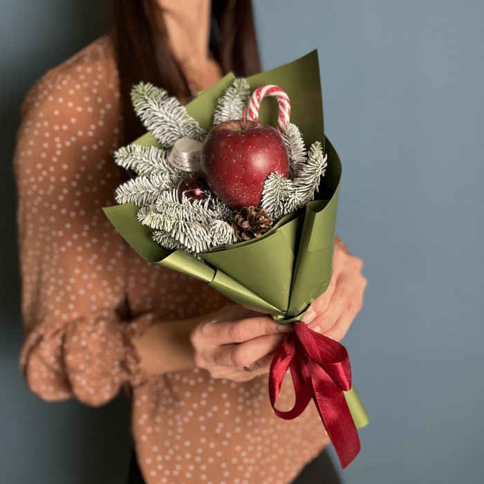 Новогодний корпоративный букет с яблоком