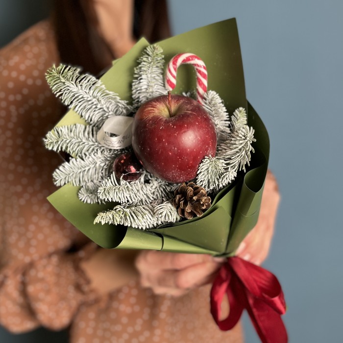 Новогодний корпоративный букет с яблоком
