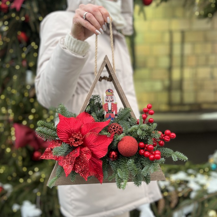 Новогодняя композиция Щелкунчик