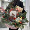 Новогодняя композиция в корзинке Сладкий Пряник