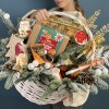Новогодняя корзина с подарками Чудес и счастья