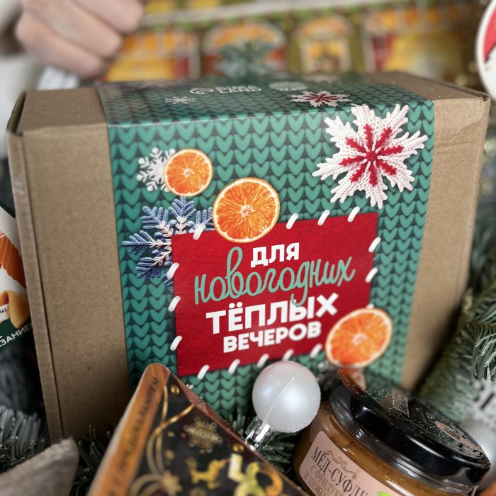 Новогодняя корзина с подарками Чудес и счастья