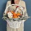 Новогодняя корзина с предсказанием и сладостями