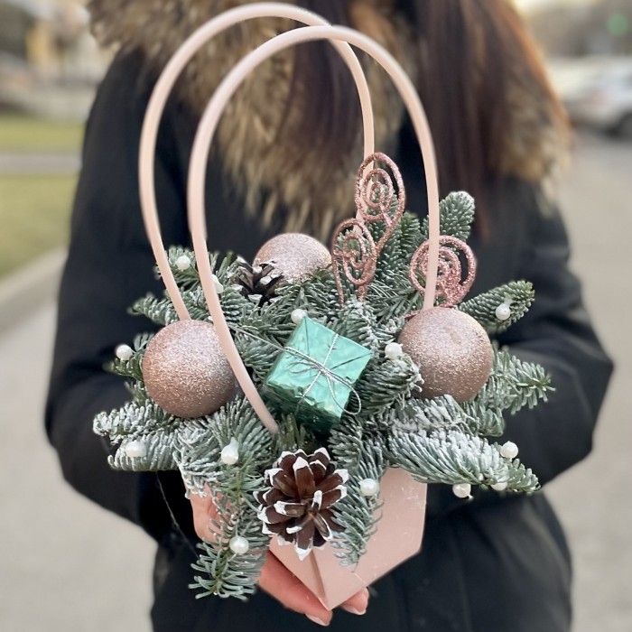 Новогодняя композиция Жемчуг на ветках