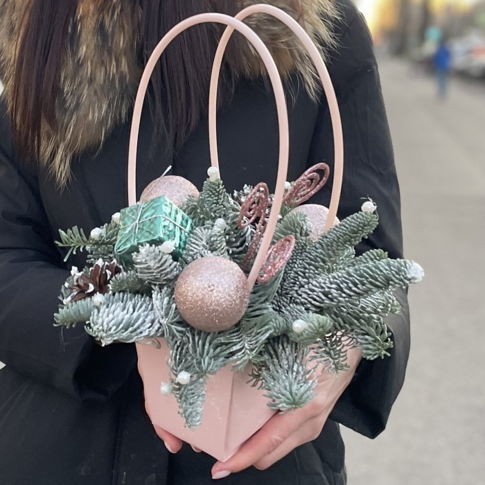 Новогодняя композиция Жемчуг на ветках