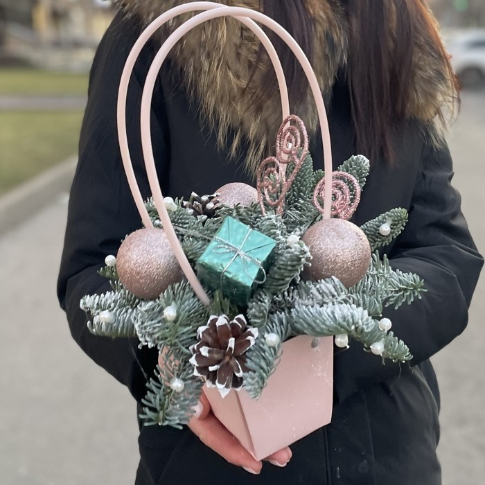 Новогодняя композиция Жемчуг на ветках