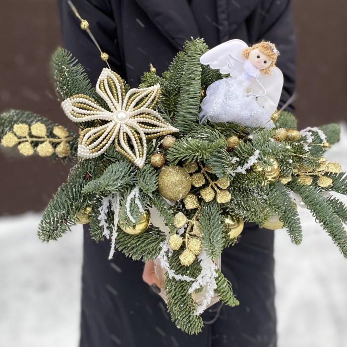 Новогодняя композиция Рождественский ангел с нобилисом