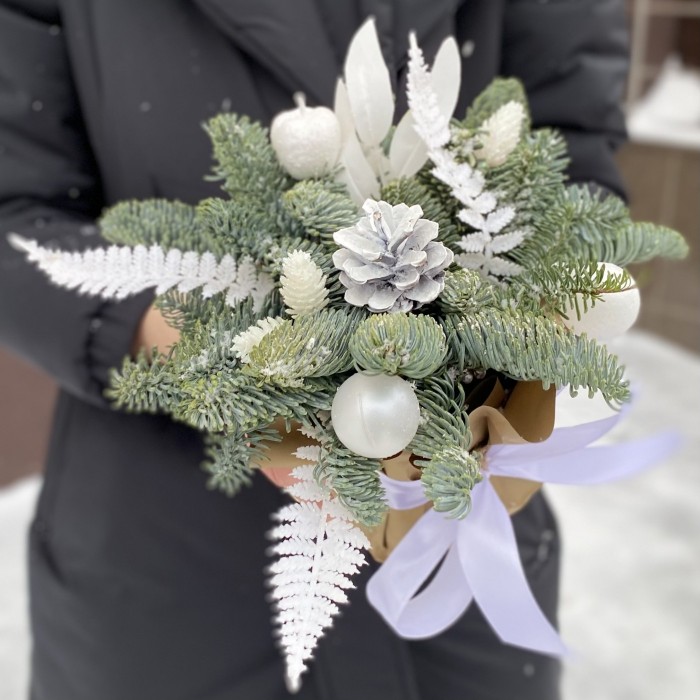 Новогодняя композиция Белый Иней