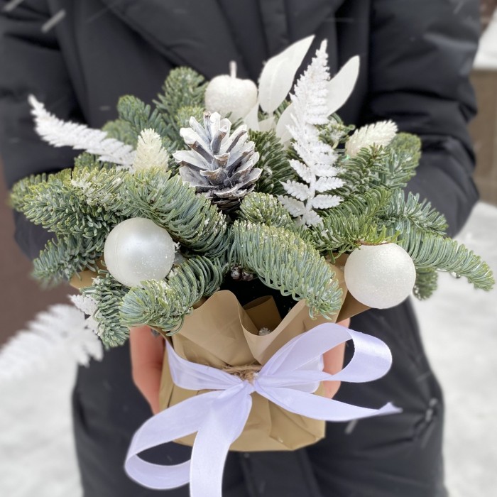 Новогодняя композиция Белый Иней