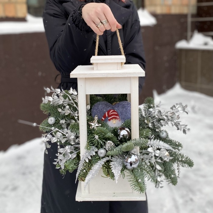 Новогодняя композиция Гном в Фонаре