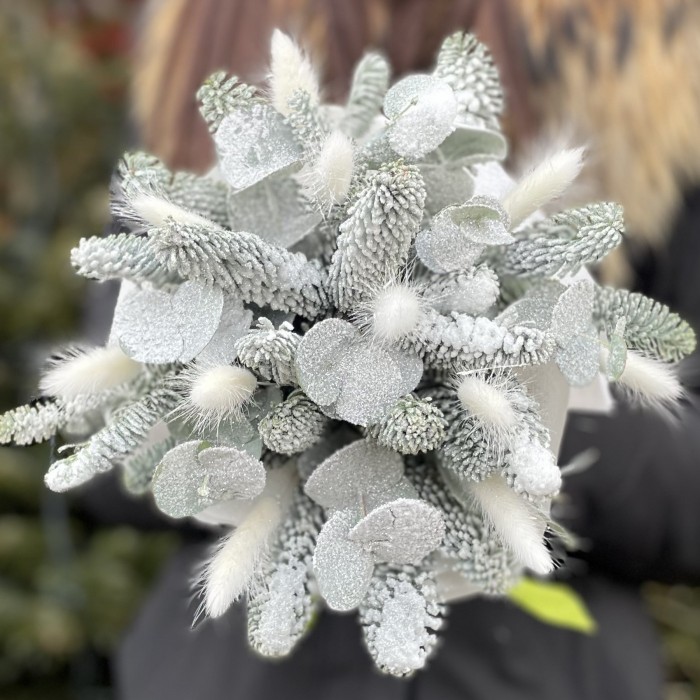 Новогодняя композиция в белом цвете