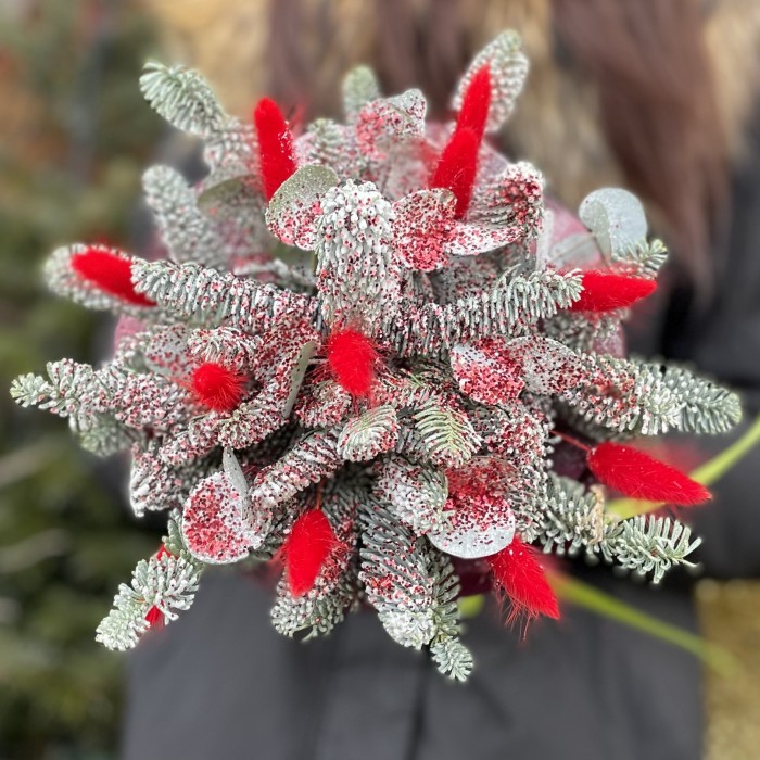 Новогодняя композиция в красном цвете