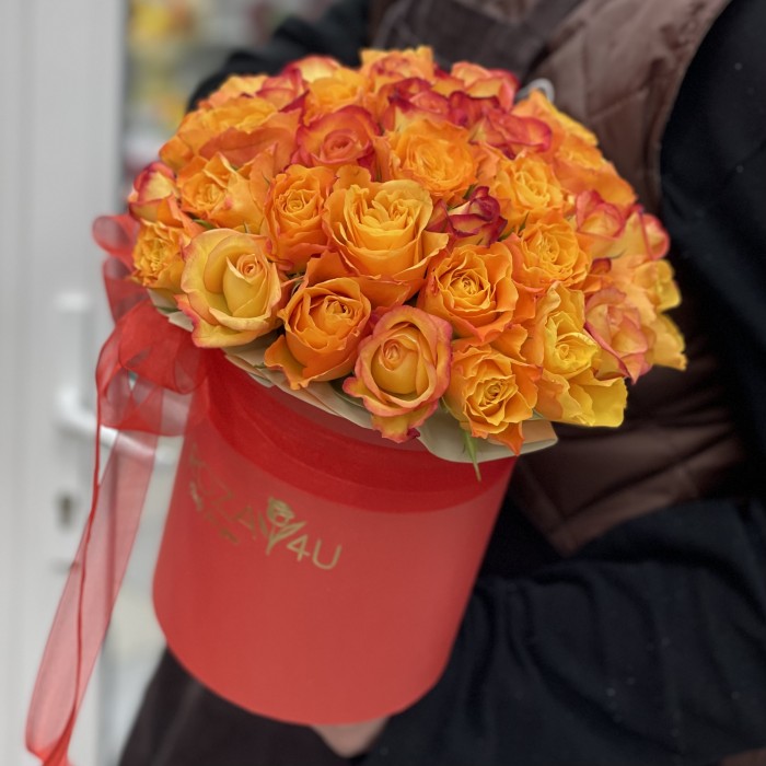 Огненная роза в красной в коробке