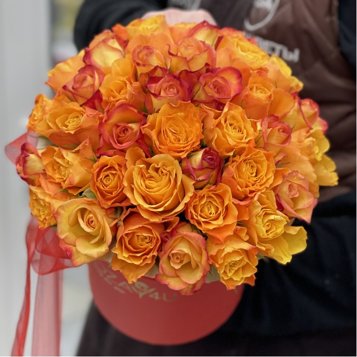 Огненная роза в красной в коробке