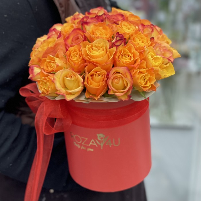 Огненная роза в красной в коробке