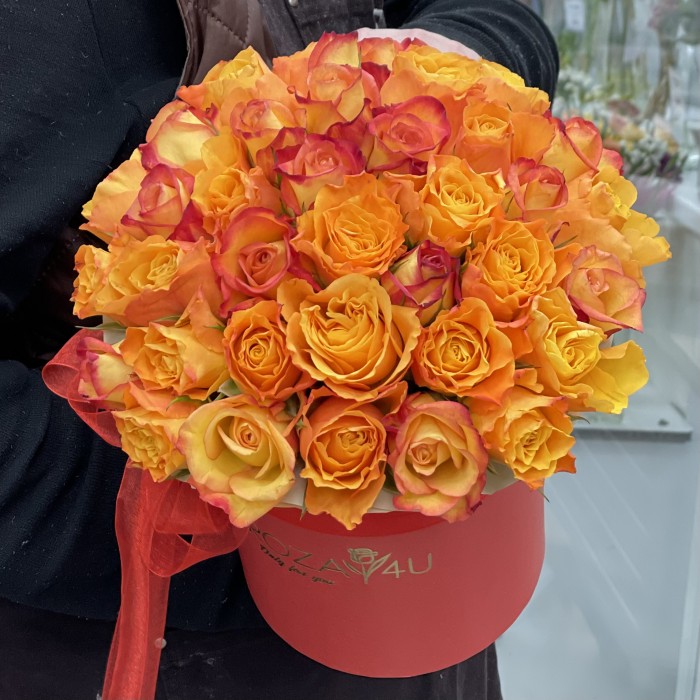 Огненная роза в красной в коробке