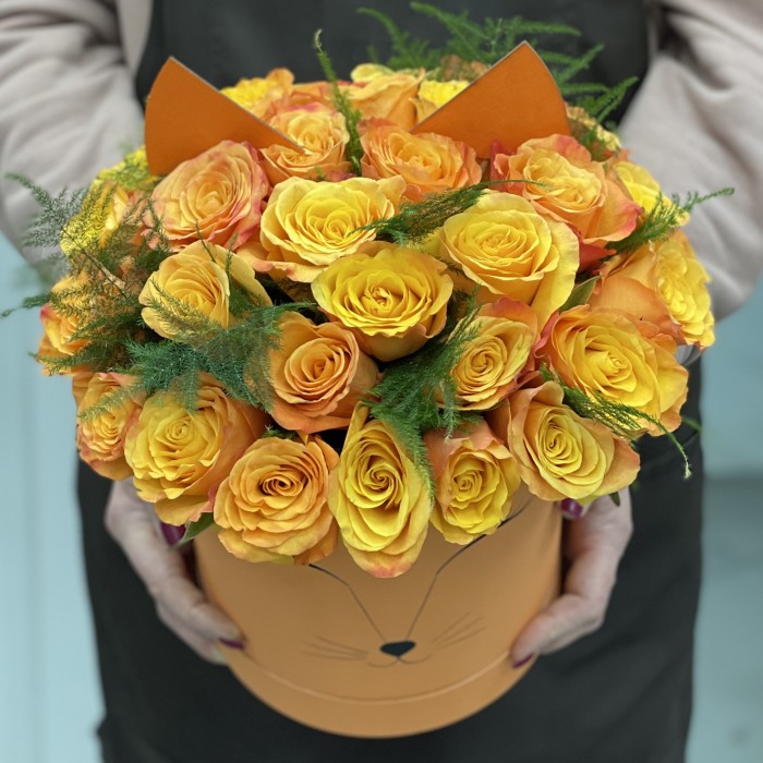 Оранжевая роза Дабл-Дэнс в коробке Лисичка