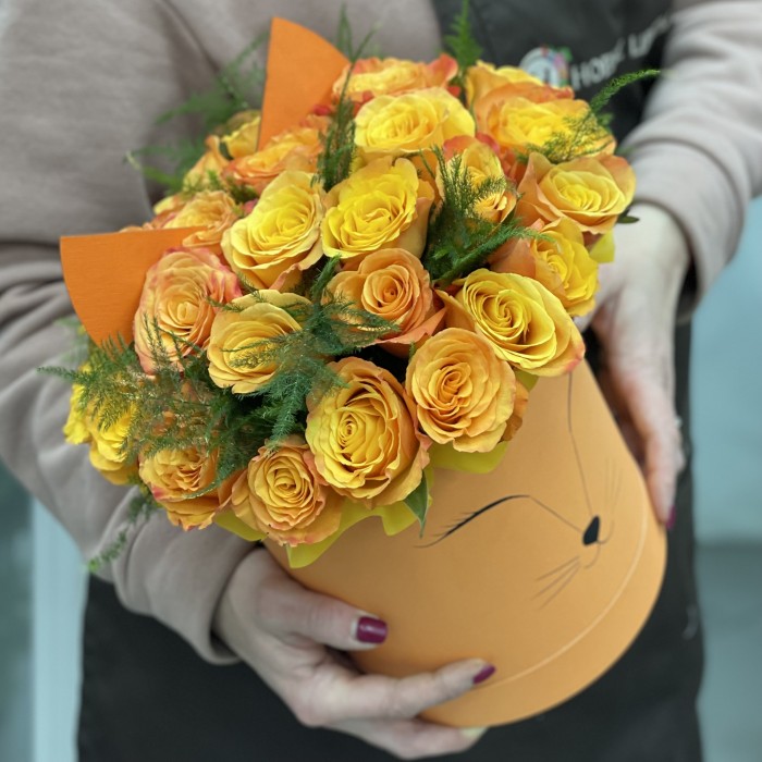 Оранжевая роза Дабл-Дэнс в коробке Лисичка