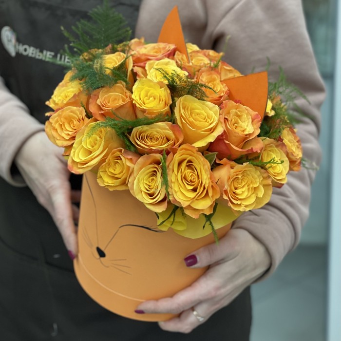 Оранжевая роза Дабл-Дэнс в коробке Лисичка